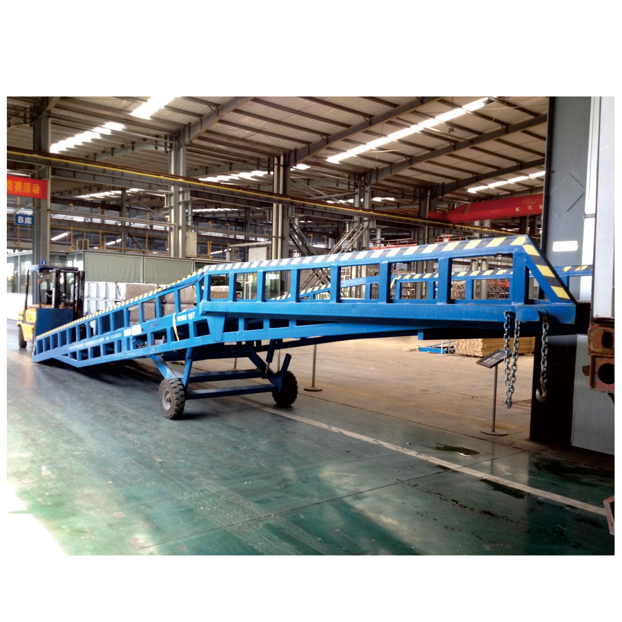 移動(dòng)式液壓登車橋